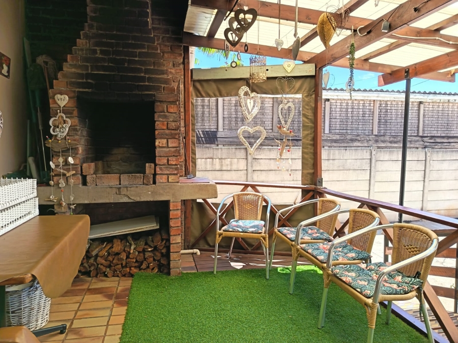 5 Bedroom Property for Sale in College Hill Eastern Cape